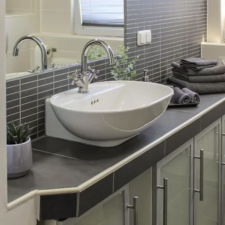 1 Bedroom Awesome In